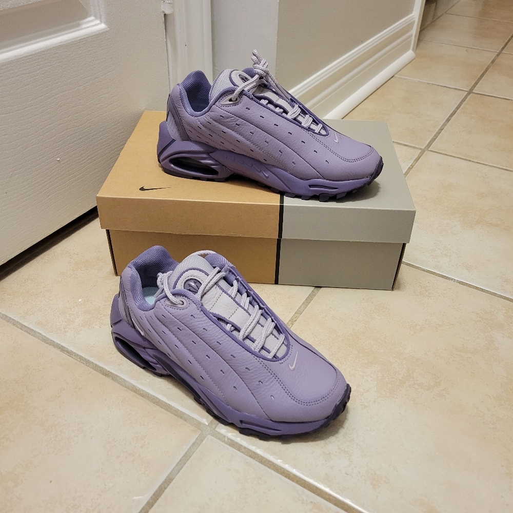 Nike G-Tek Sneakers